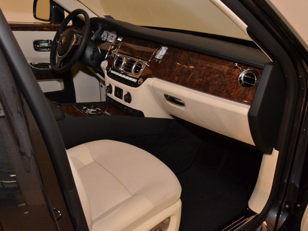 2011 Rolls-Royce Ghost Image 17
