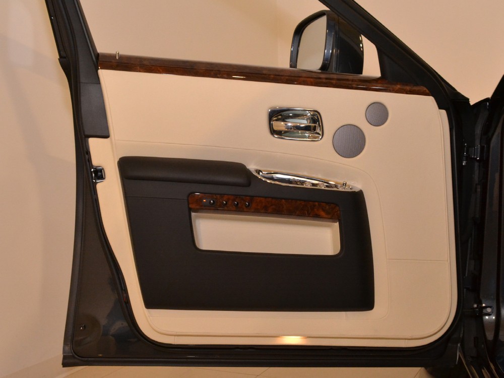 2011 Rolls-Royce Ghost Image 25