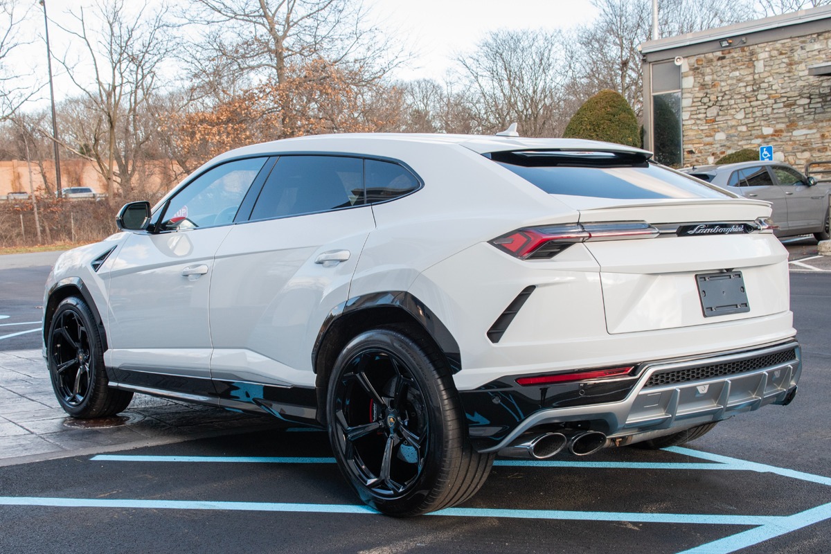 2019 Lamborghini Urus Image 3