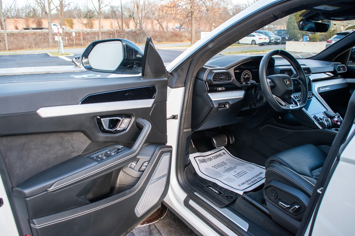 2019 Lamborghini Urus Image 4