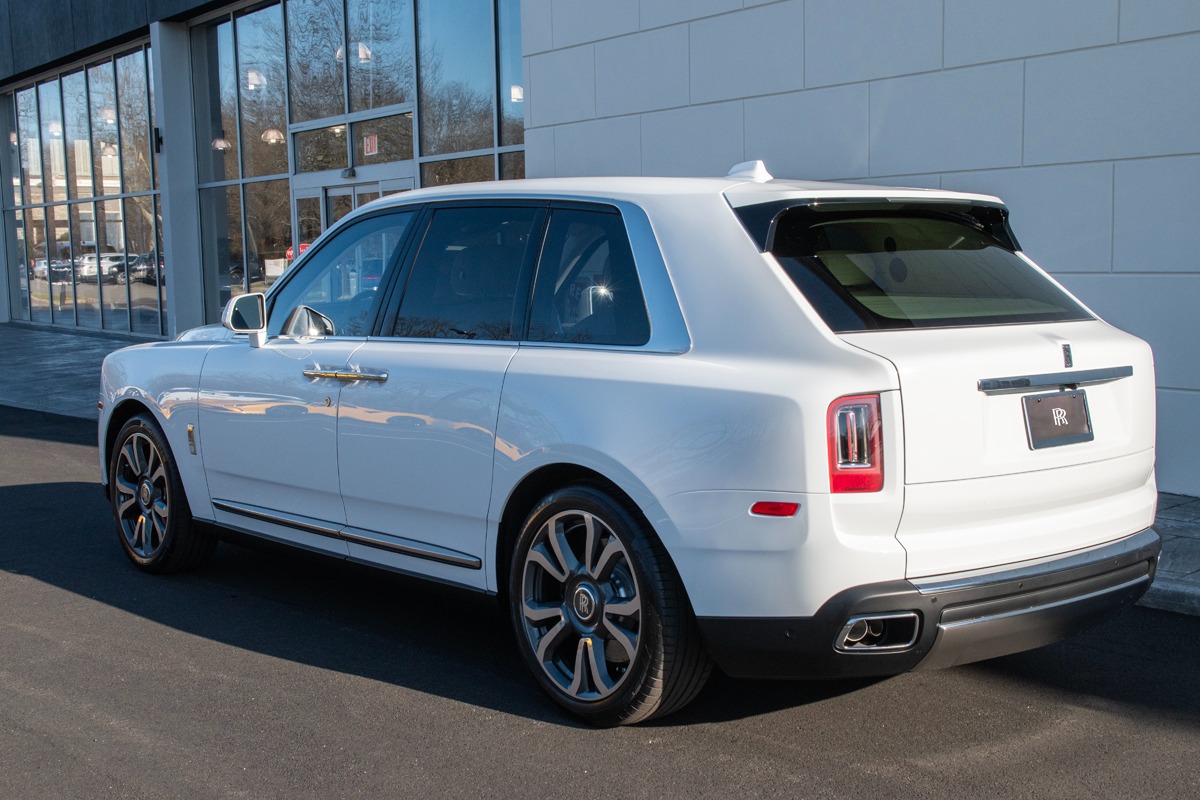 2024 Rolls-Royce Cullinan Image 2