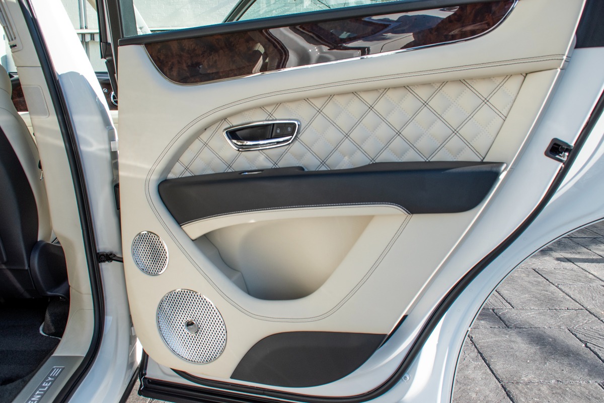 2021 Bentley Bentayga Image 11