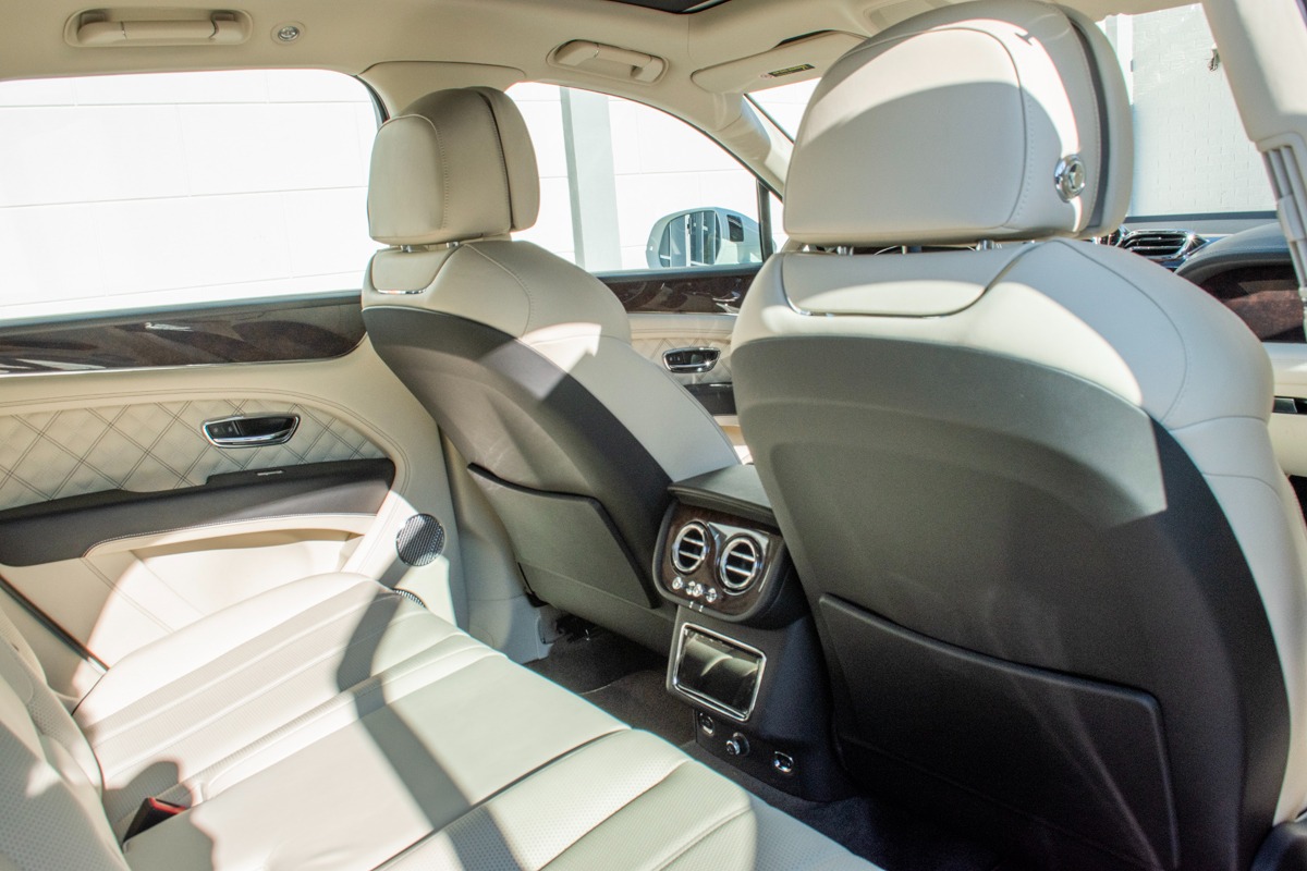 2021 Bentley Bentayga Image 12