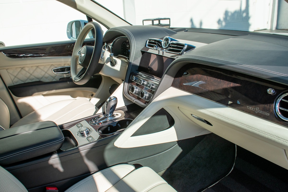 2021 Bentley Bentayga Image 2