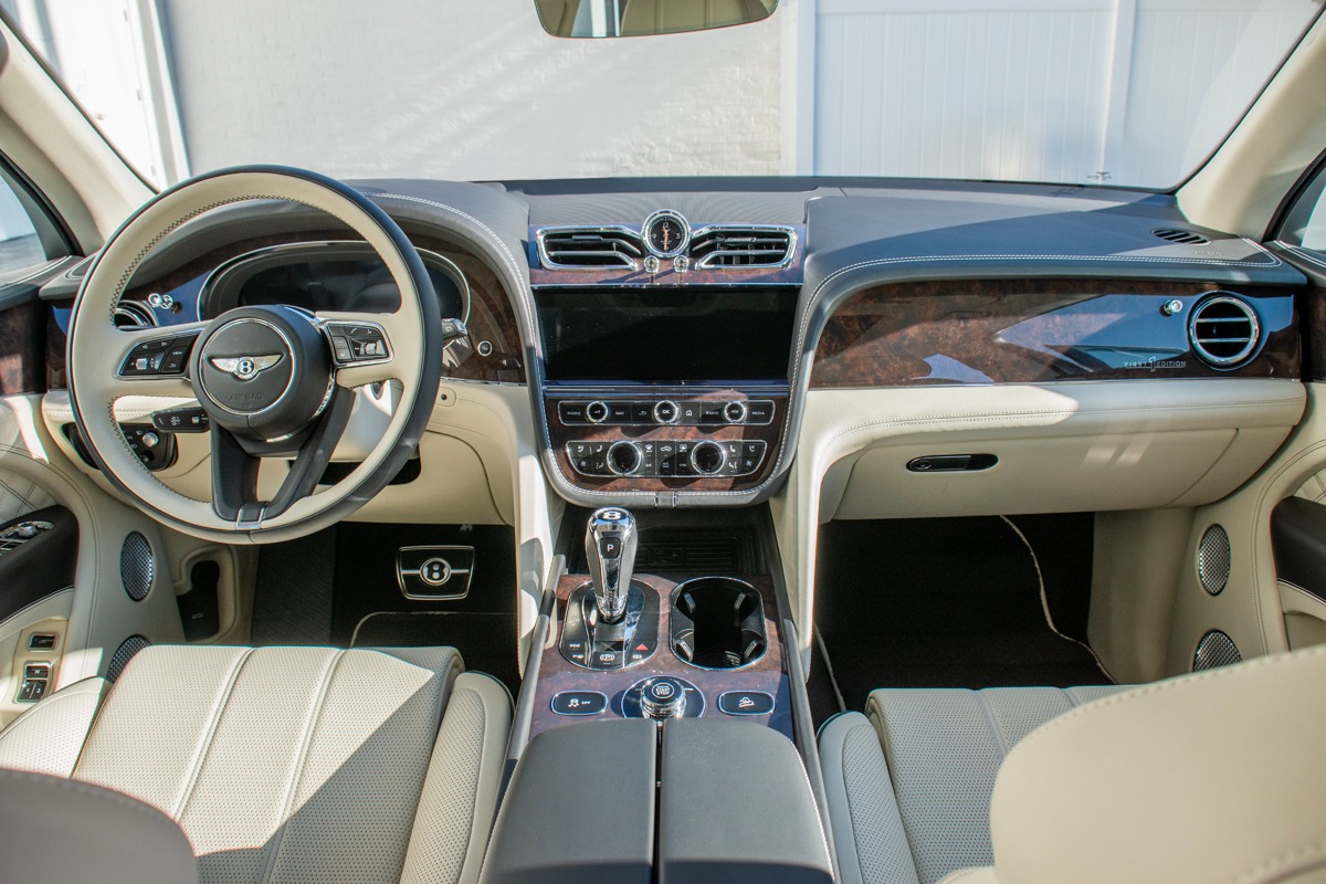 2021 Bentley Bentayga Image 4