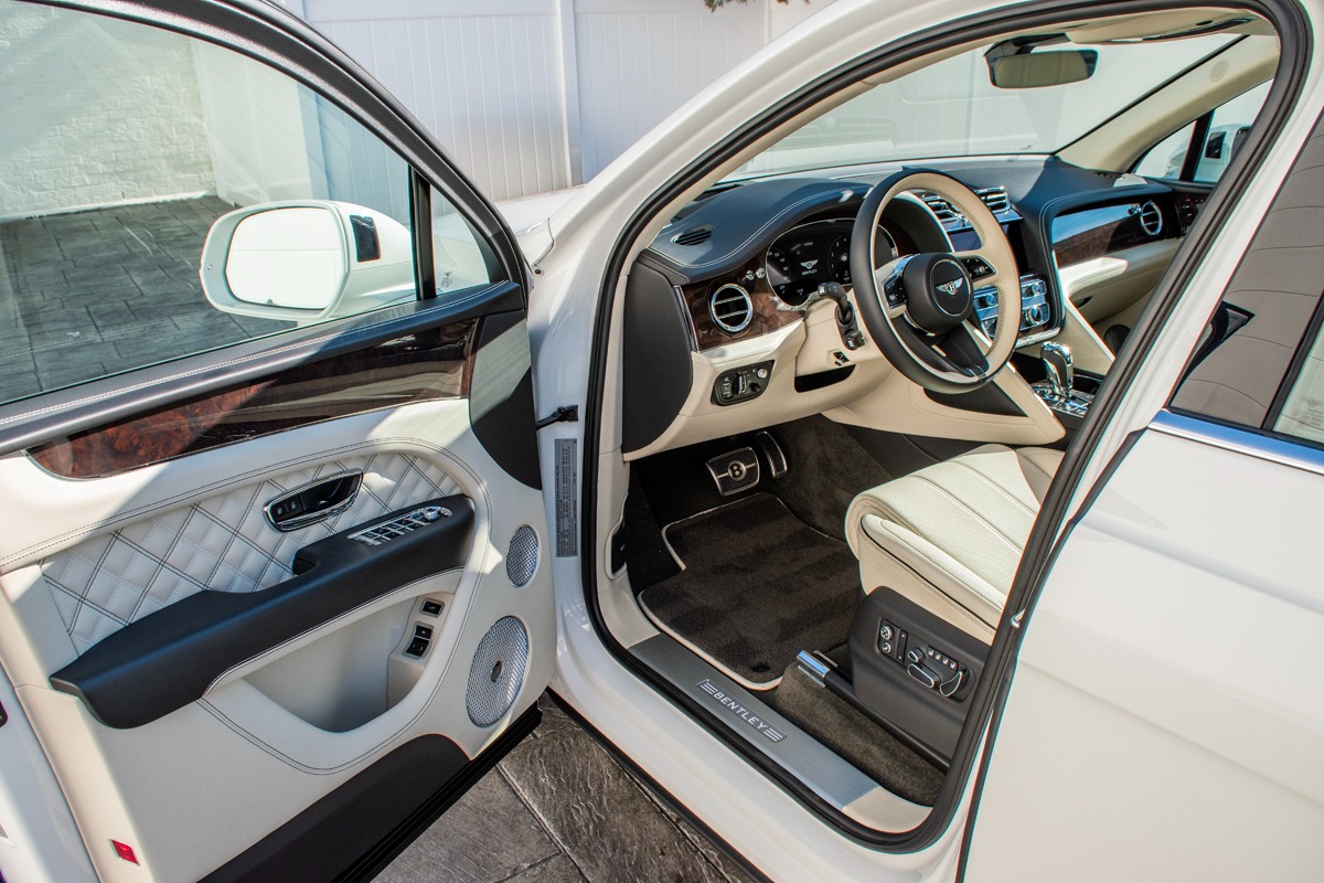 2021 Bentley Bentayga Image 9