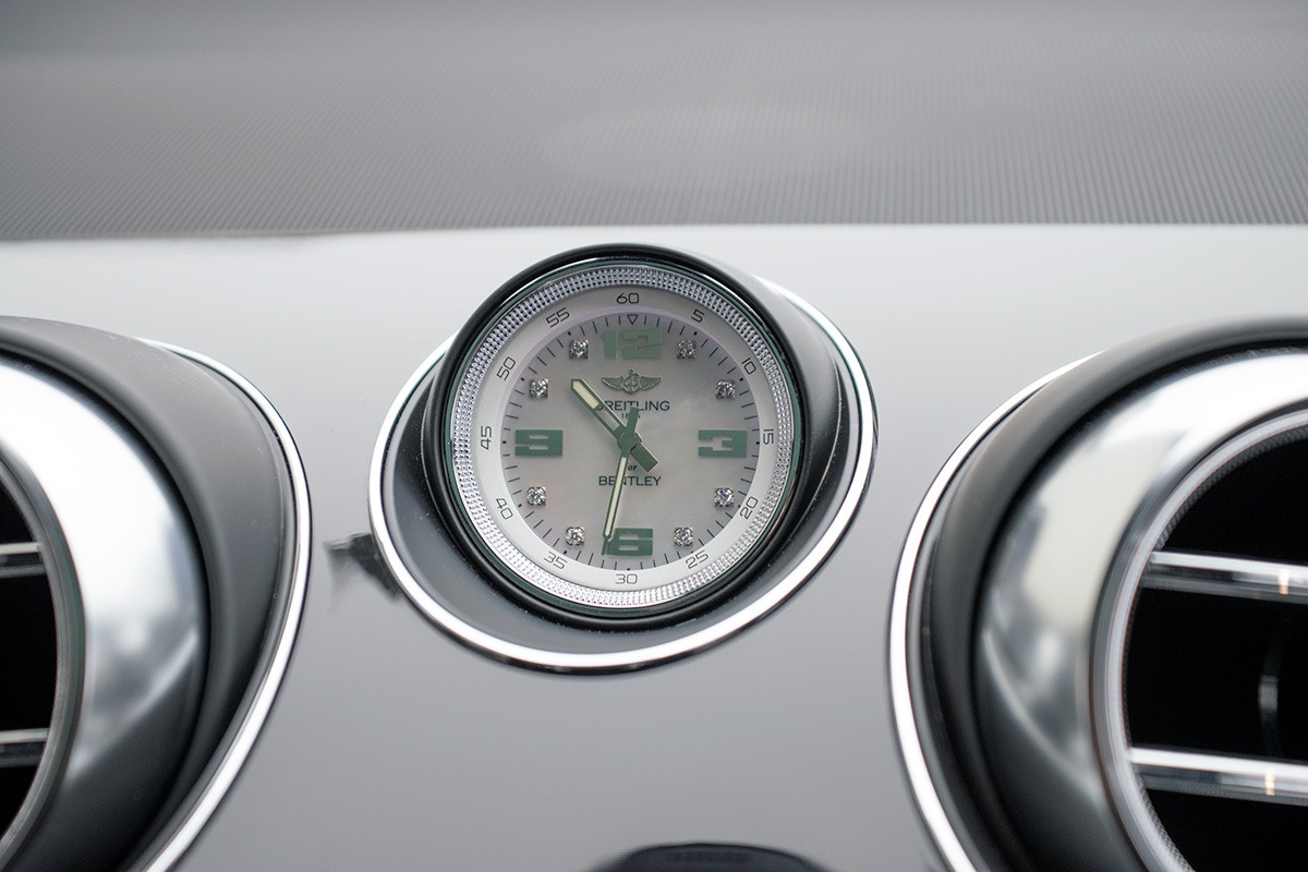2020 Bentley Bentayga Image 3