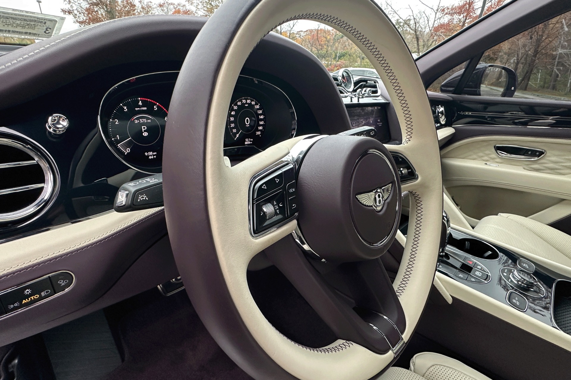 2024 Bentley Bentayga EWB Image 10