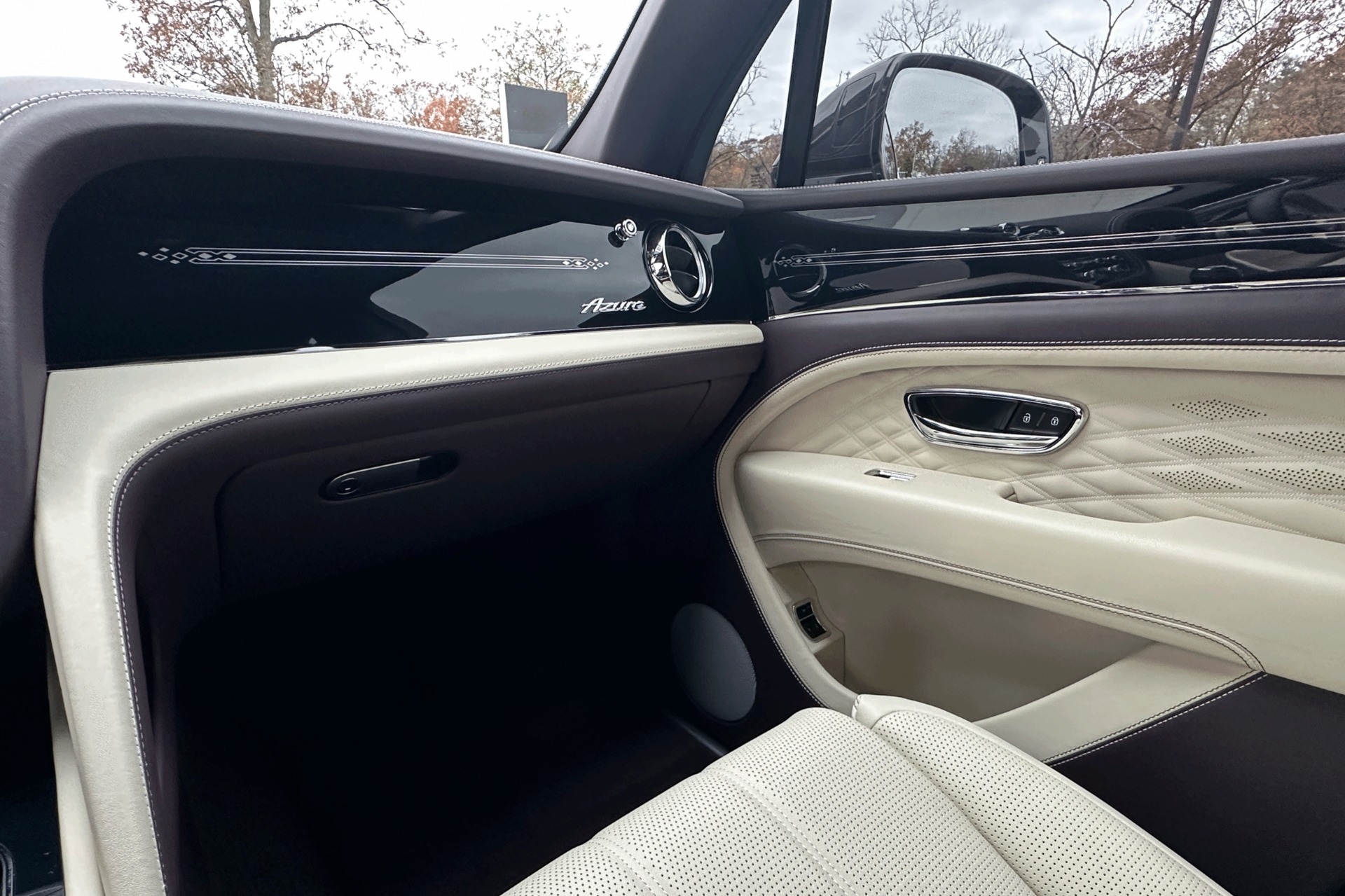2024 Bentley Bentayga EWB Image 12