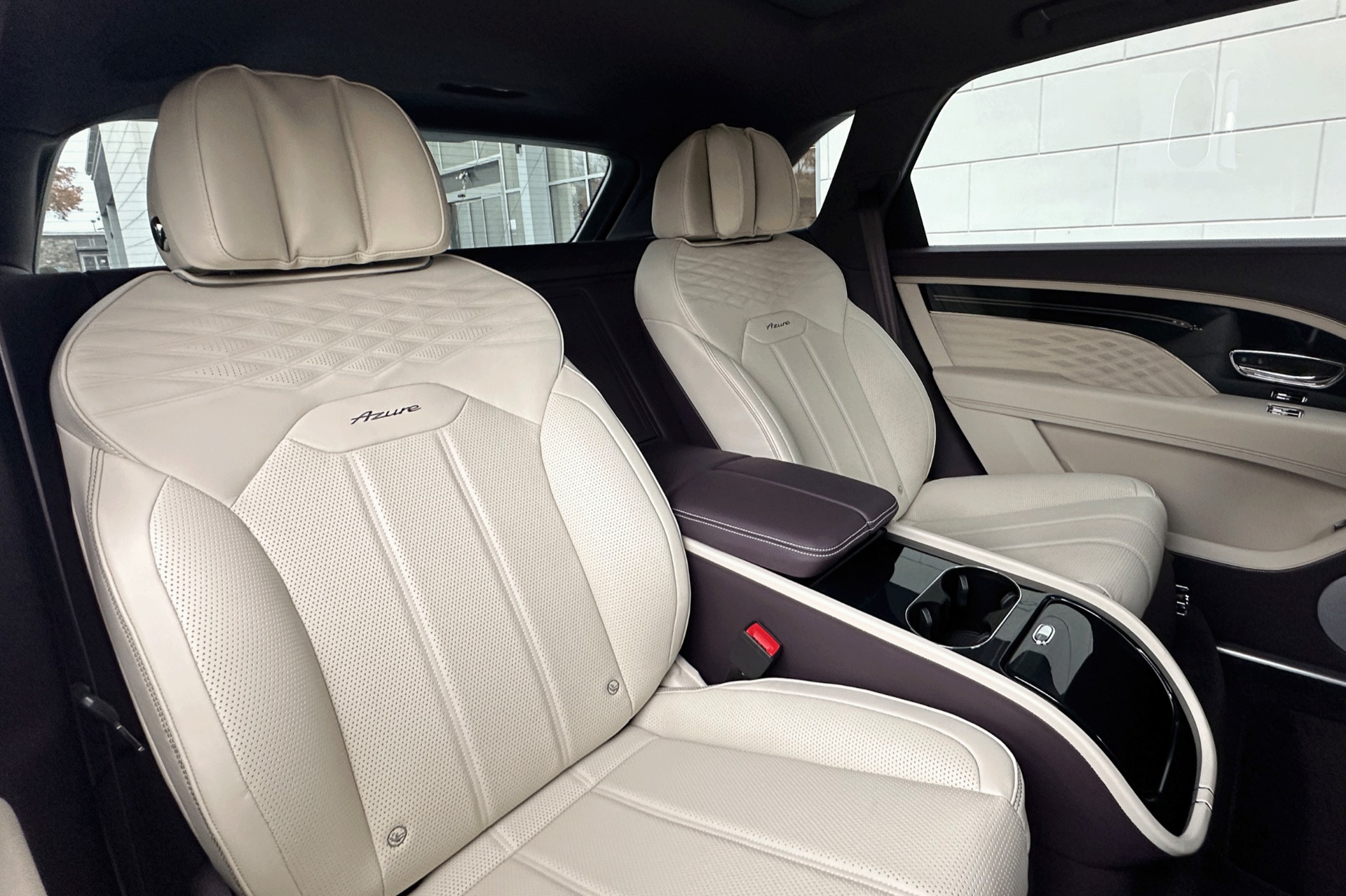 2024 Bentley Bentayga EWB Image 16