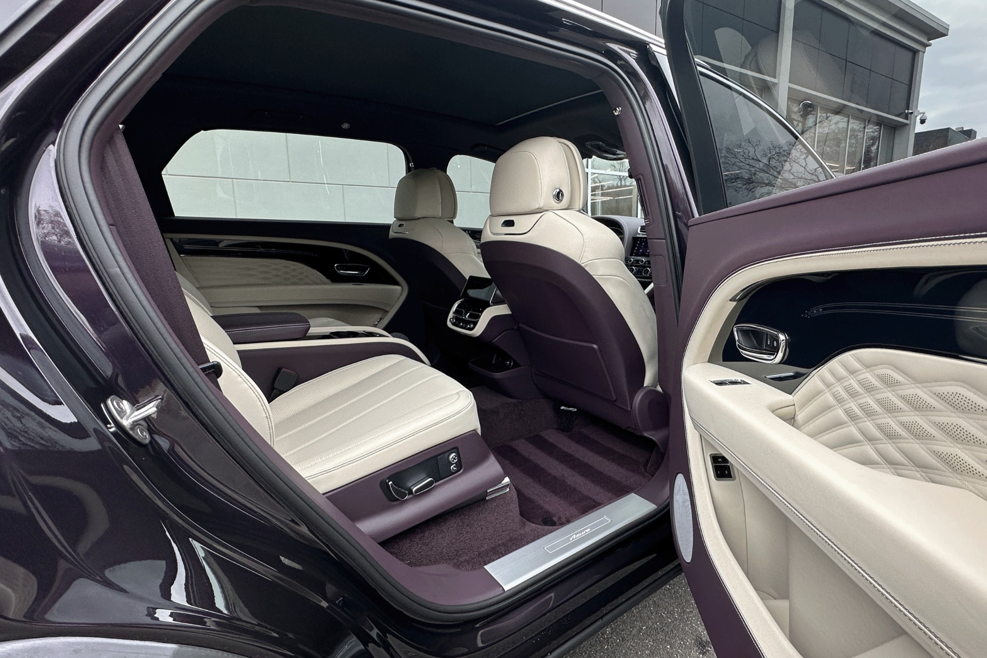 2024 Bentley Bentayga EWB Image 17
