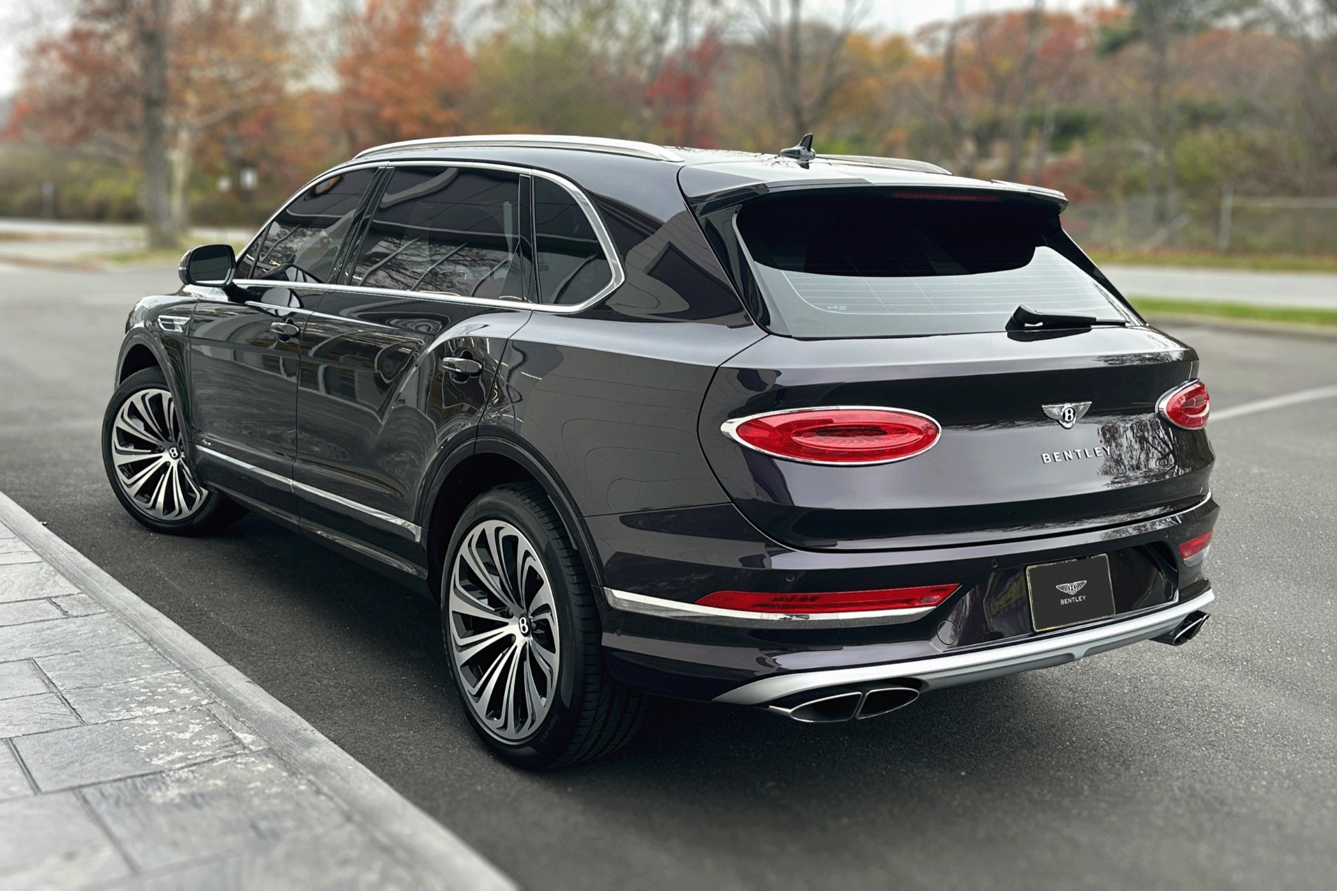 2024 Bentley Bentayga EWB Image 3