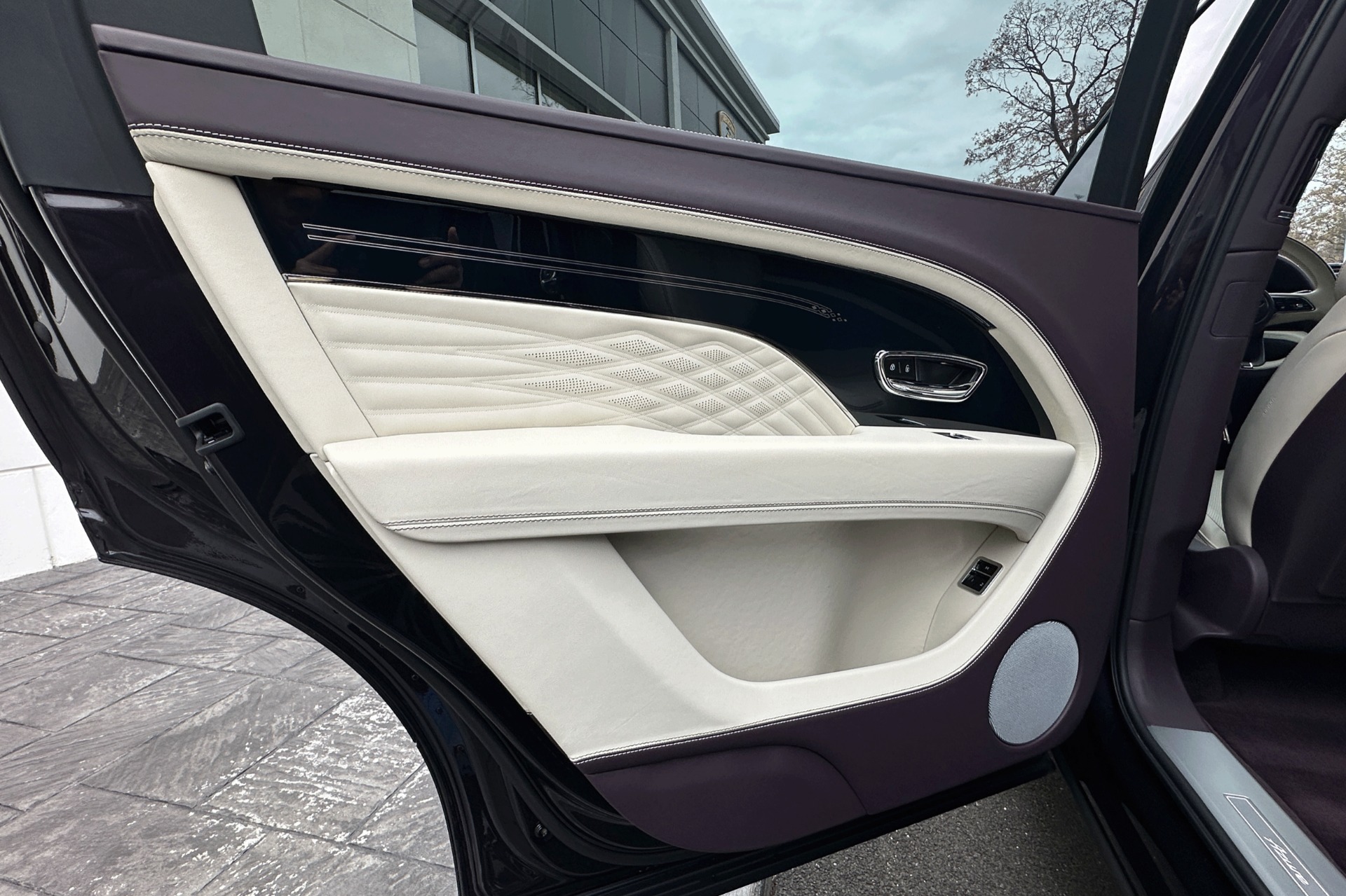 2024 Bentley Bentayga EWB Image 7