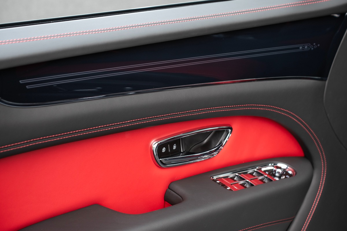 2024 Bentley Bentayga Image 17