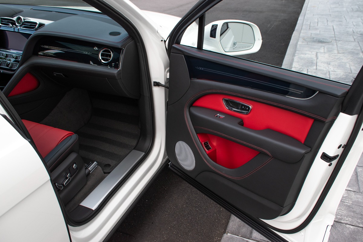 2024 Bentley Bentayga Image 23