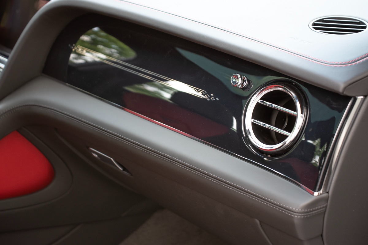 2024 Bentley Bentayga Image 26