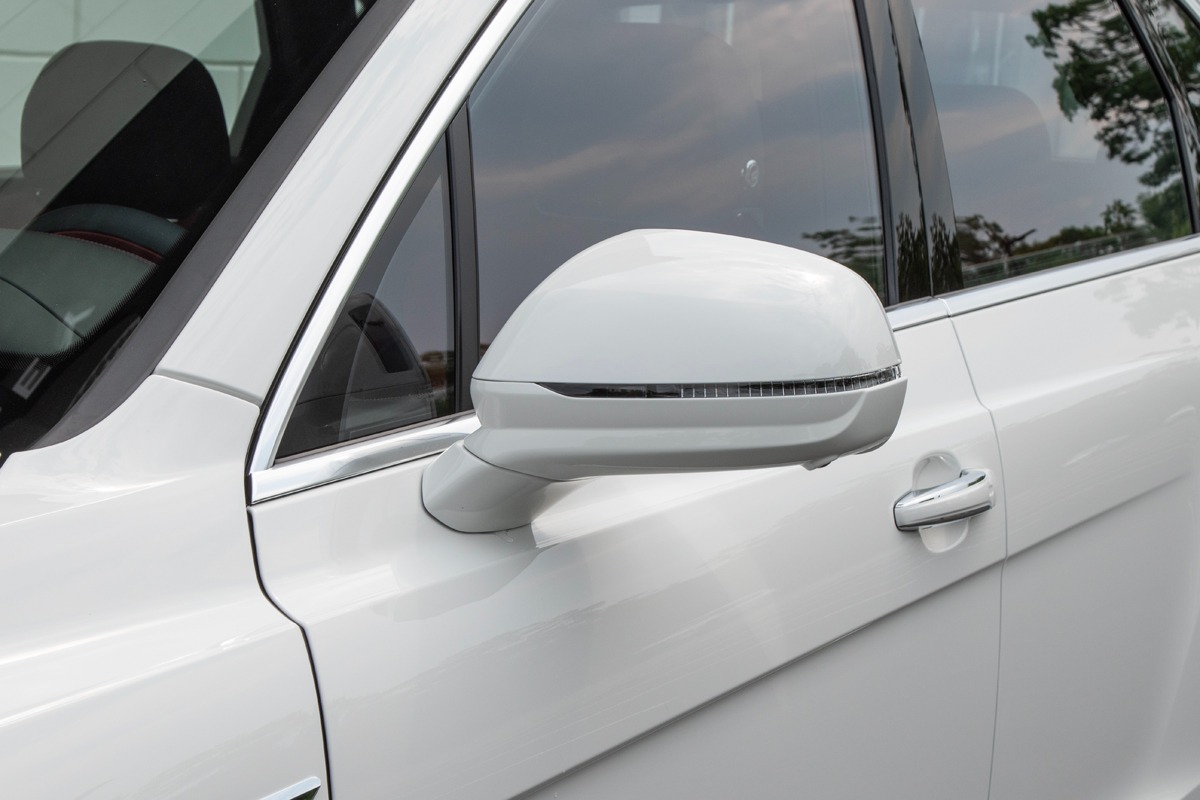 2024 Bentley Bentayga Image 29