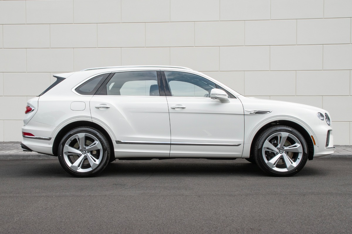 2024 Bentley Bentayga Image 3