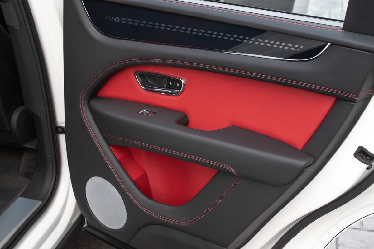 2024 Bentley Bentayga Image 35
