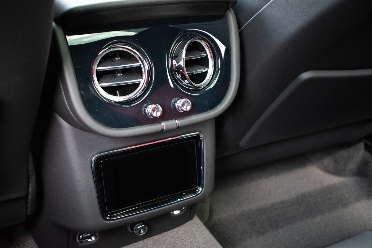 2024 Bentley Bentayga Image 43