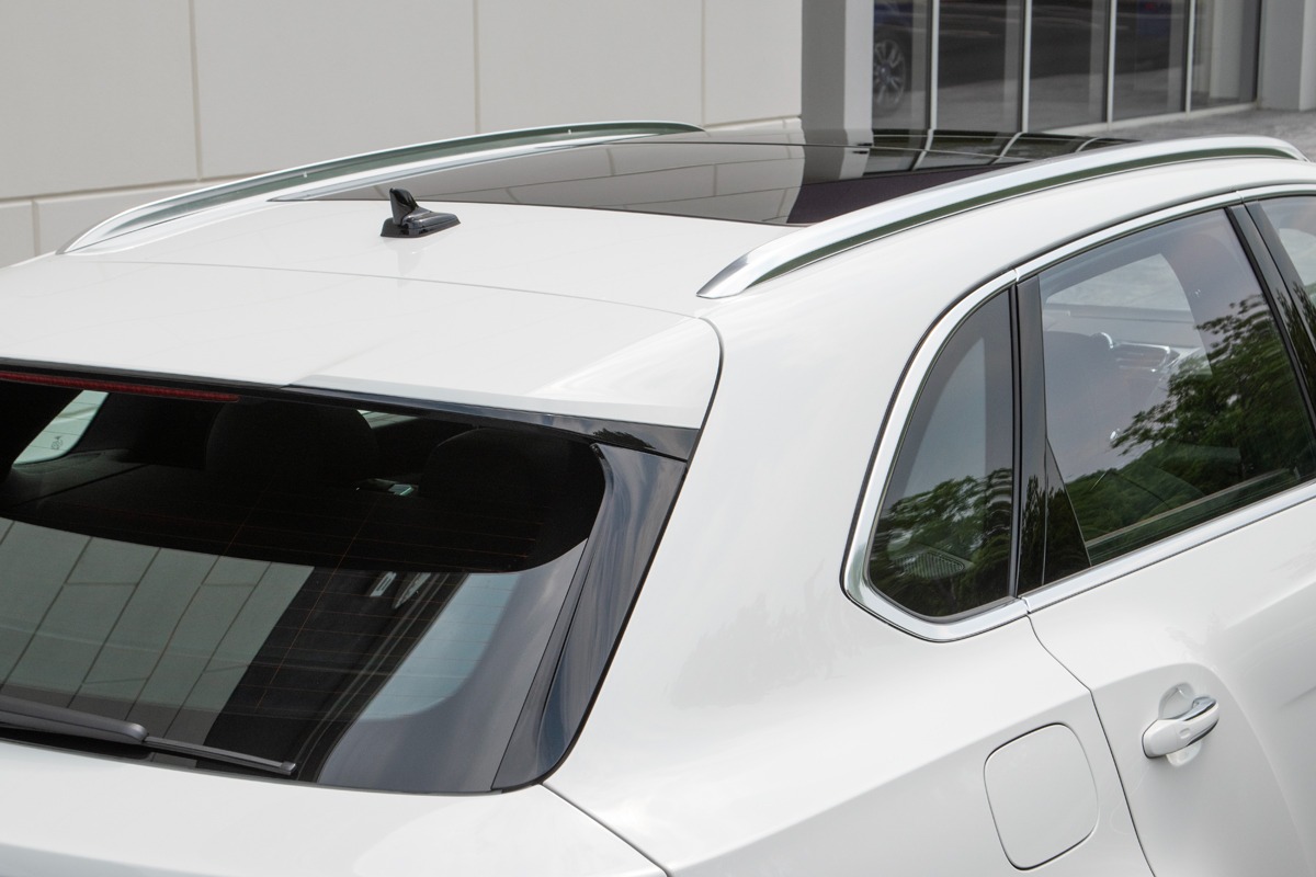 2024 Bentley Bentayga Image 44