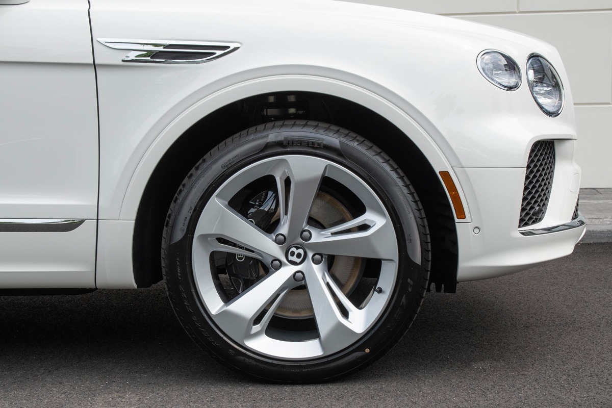 2024 Bentley Bentayga Image 7