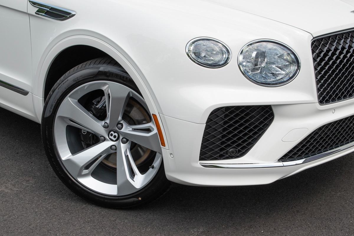 2024 Bentley Bentayga Image 8