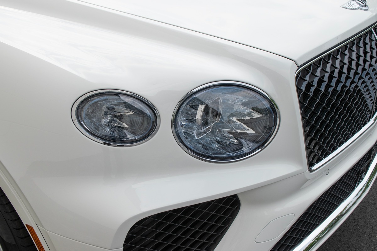 2024 Bentley Bentayga Image 9