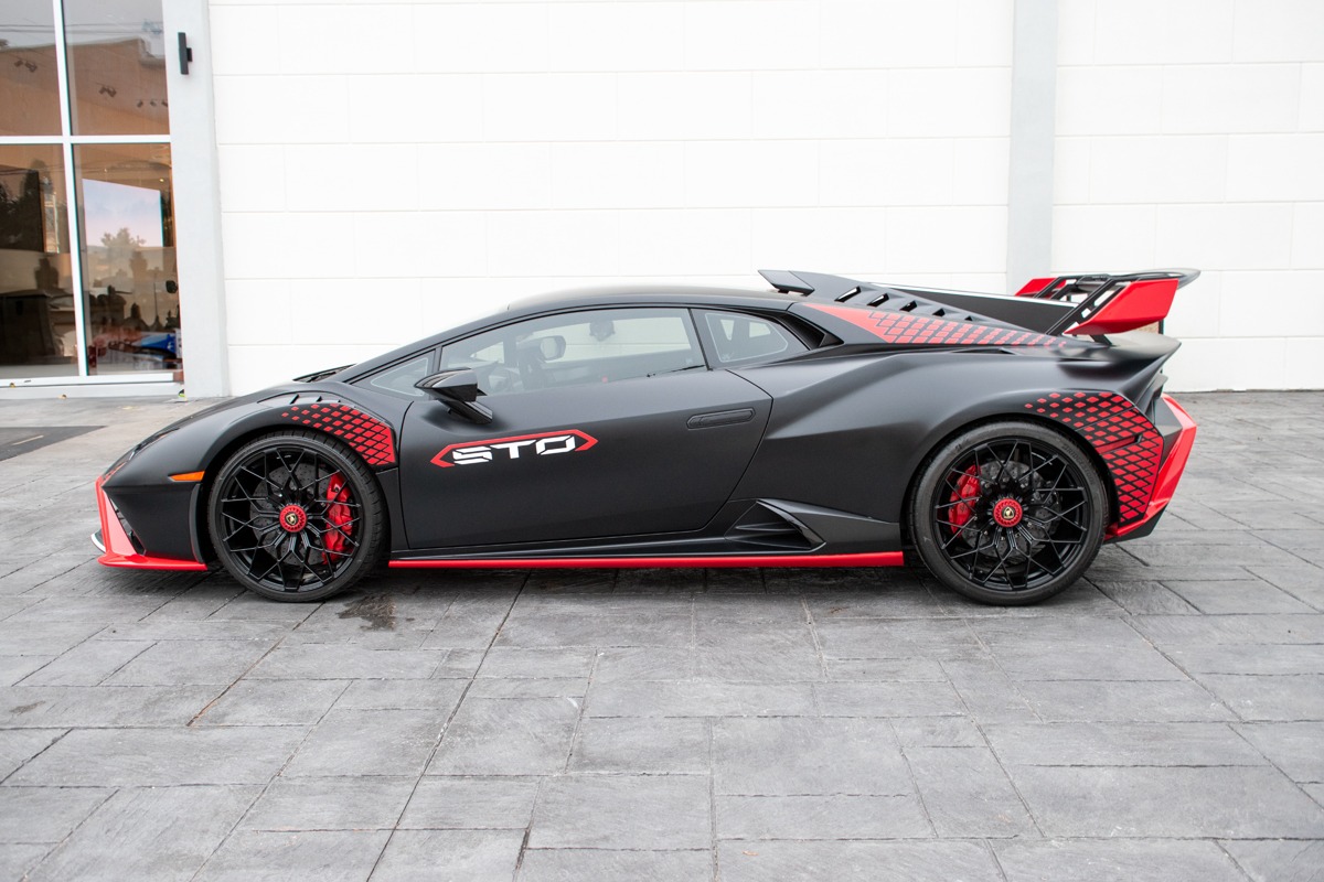 2022 Lamborghini Huracan Image 2
