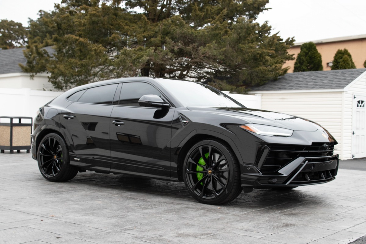 2023 Lamborghini Urus Image 10