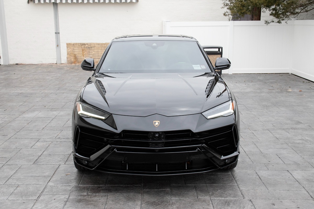 2023 Lamborghini Urus Image 11