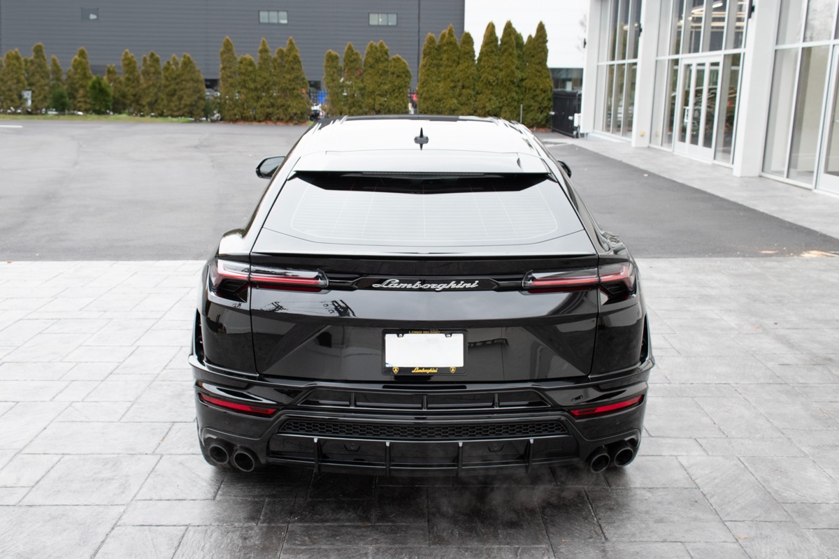 2023 Lamborghini Urus Image 12