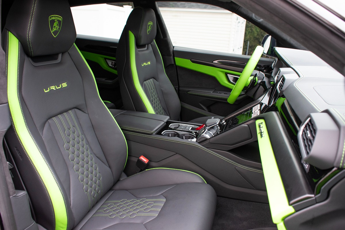 2023 Lamborghini Urus Image 15