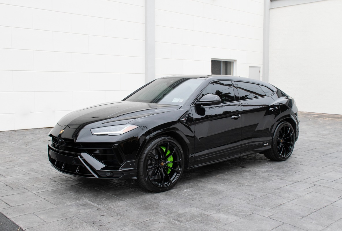 2023 Lamborghini Urus Image 16