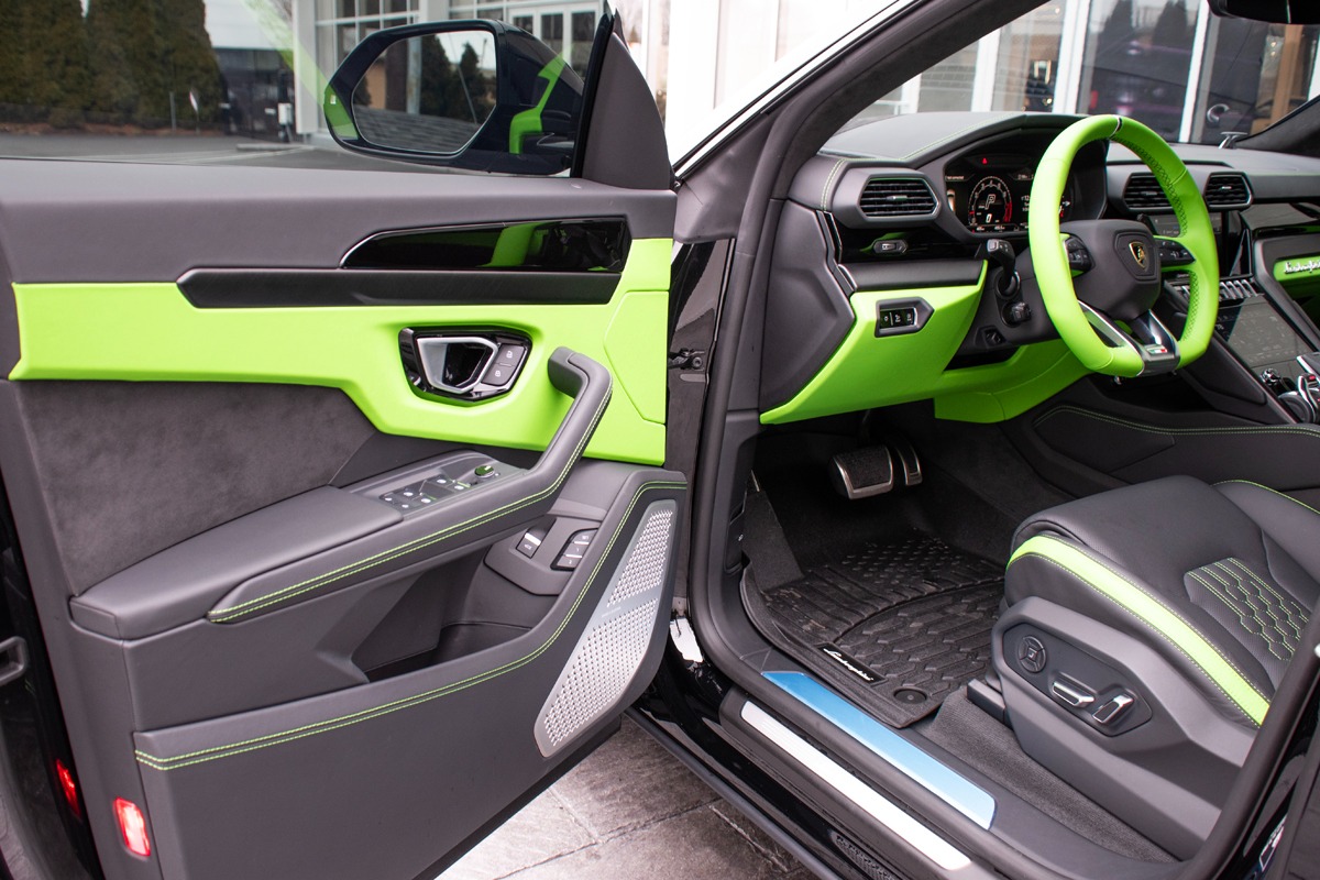 2023 Lamborghini Urus Image 4