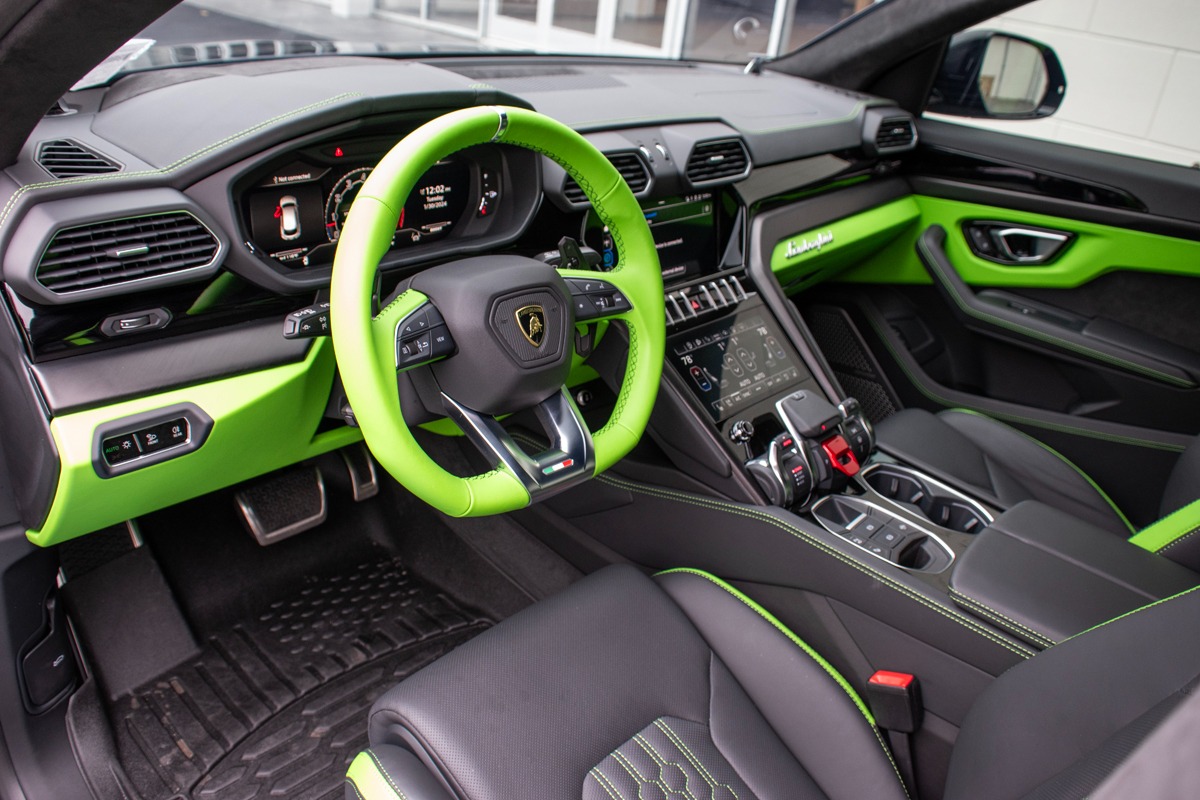 2023 Lamborghini Urus Image 5