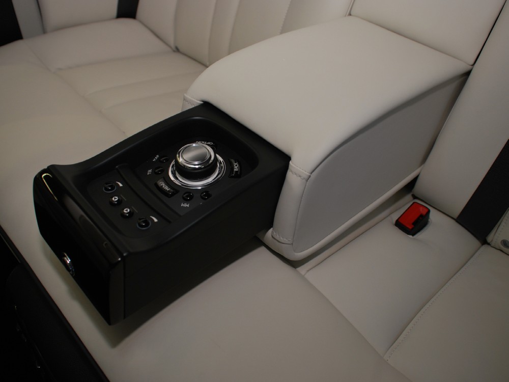 2013 Rolls-Royce Phantom (Series II) Image 21