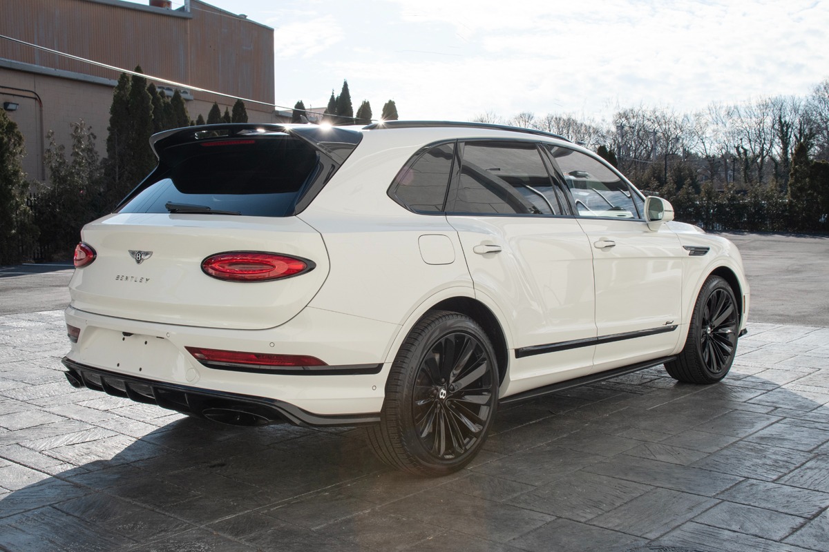 2022 Bentley Bentayga Image 10