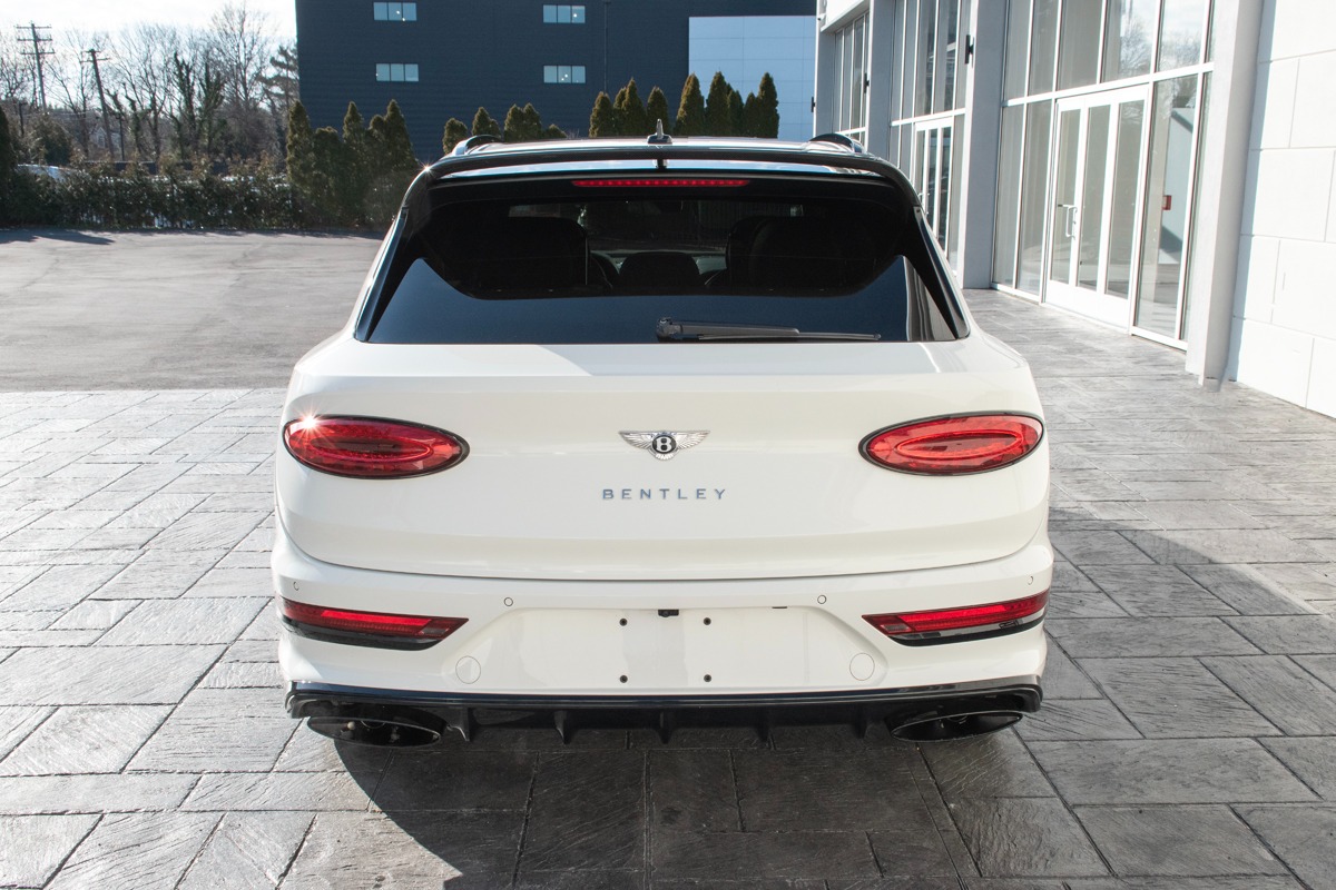 2022 Bentley Bentayga Image 16