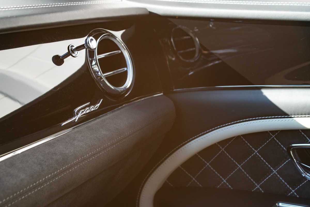 2022 Bentley Bentayga Image 17