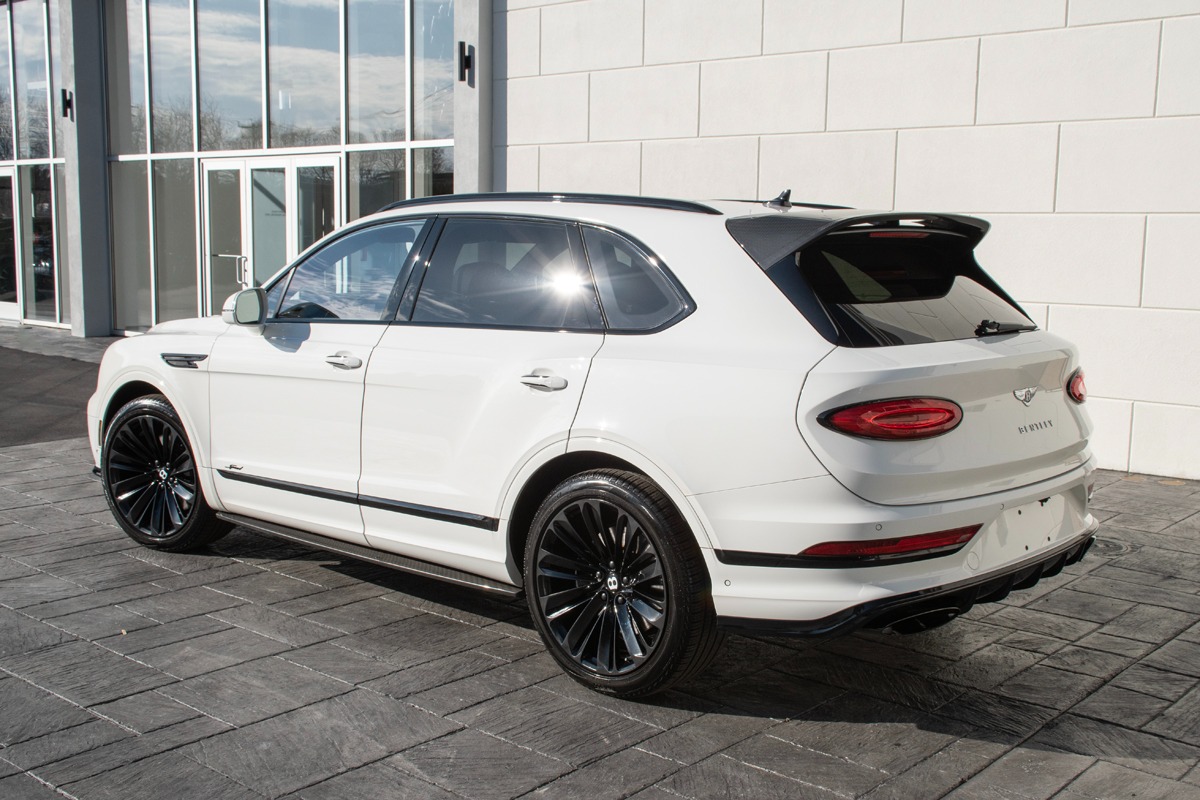 2022 Bentley Bentayga Image 3