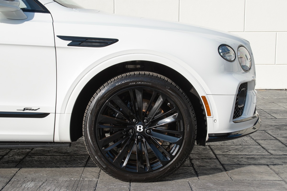 2022 Bentley Bentayga Image 6