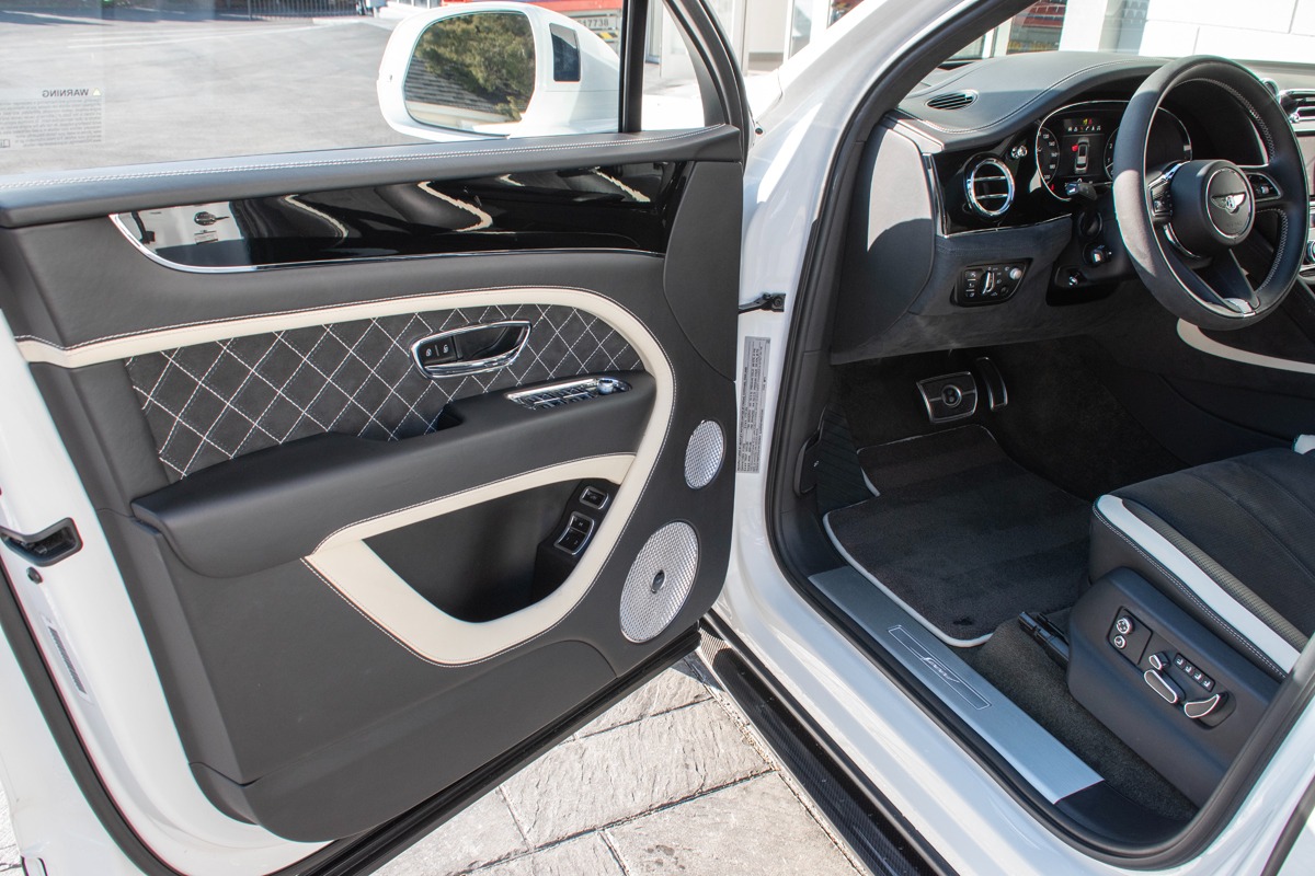 2022 Bentley Bentayga Image 7