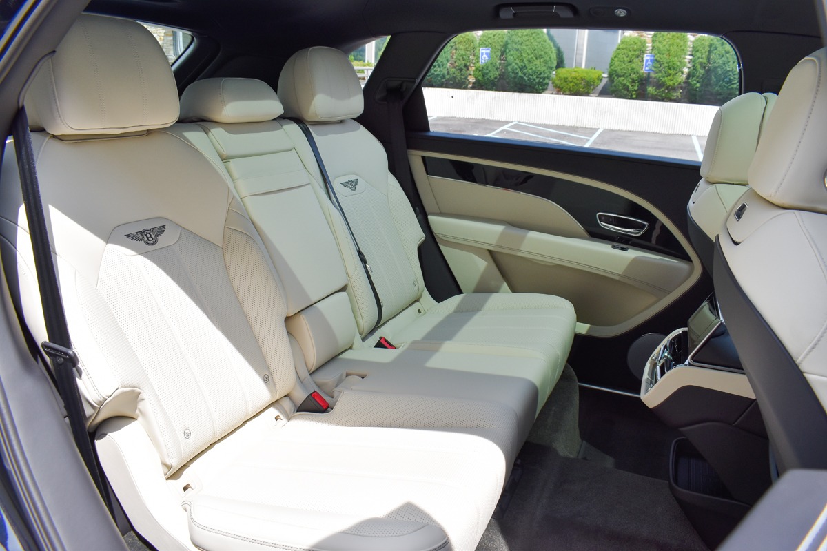 2023 Bentley Bentayga EWB Image 10