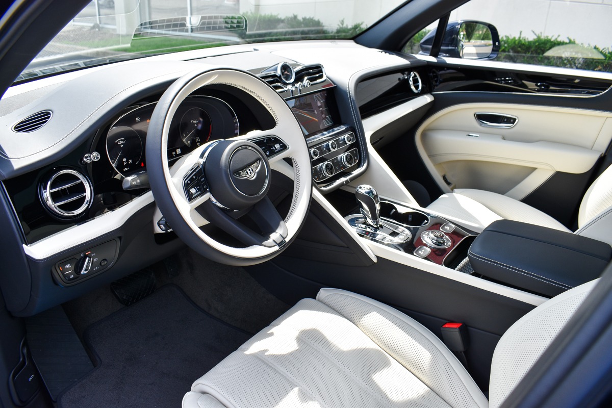 2023 Bentley Bentayga EWB Image 3