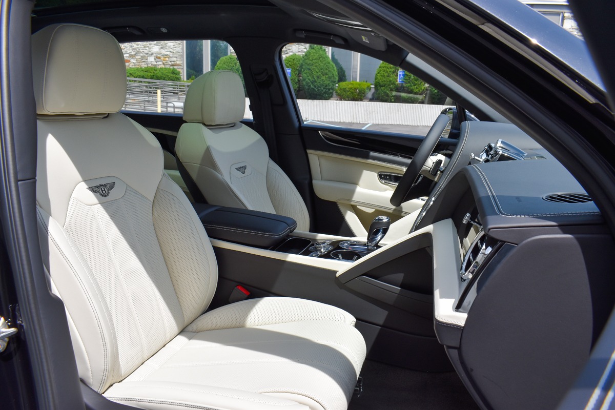 2023 Bentley Bentayga EWB Image 4