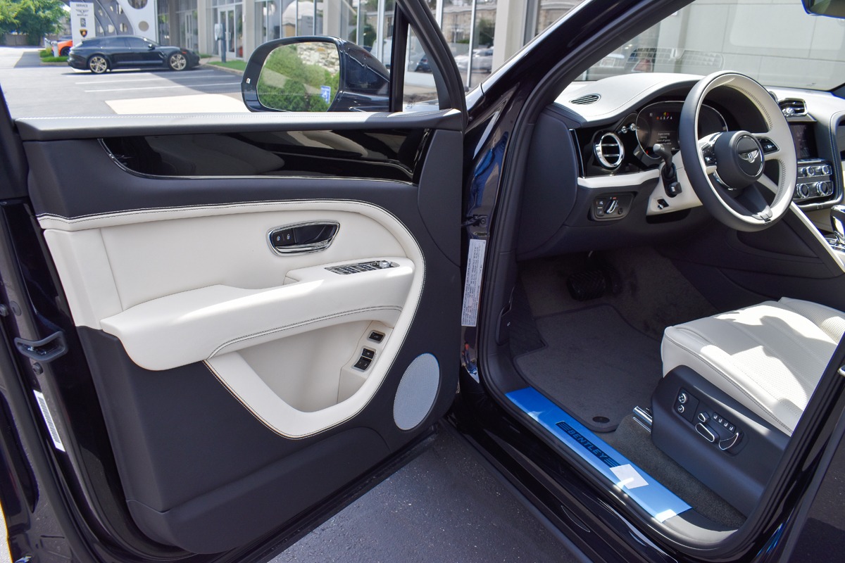 2023 Bentley Bentayga EWB Image 8