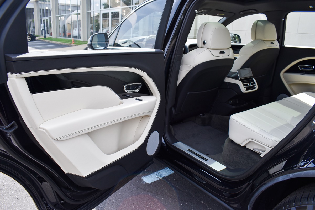 2023 Bentley Bentayga EWB Image 9