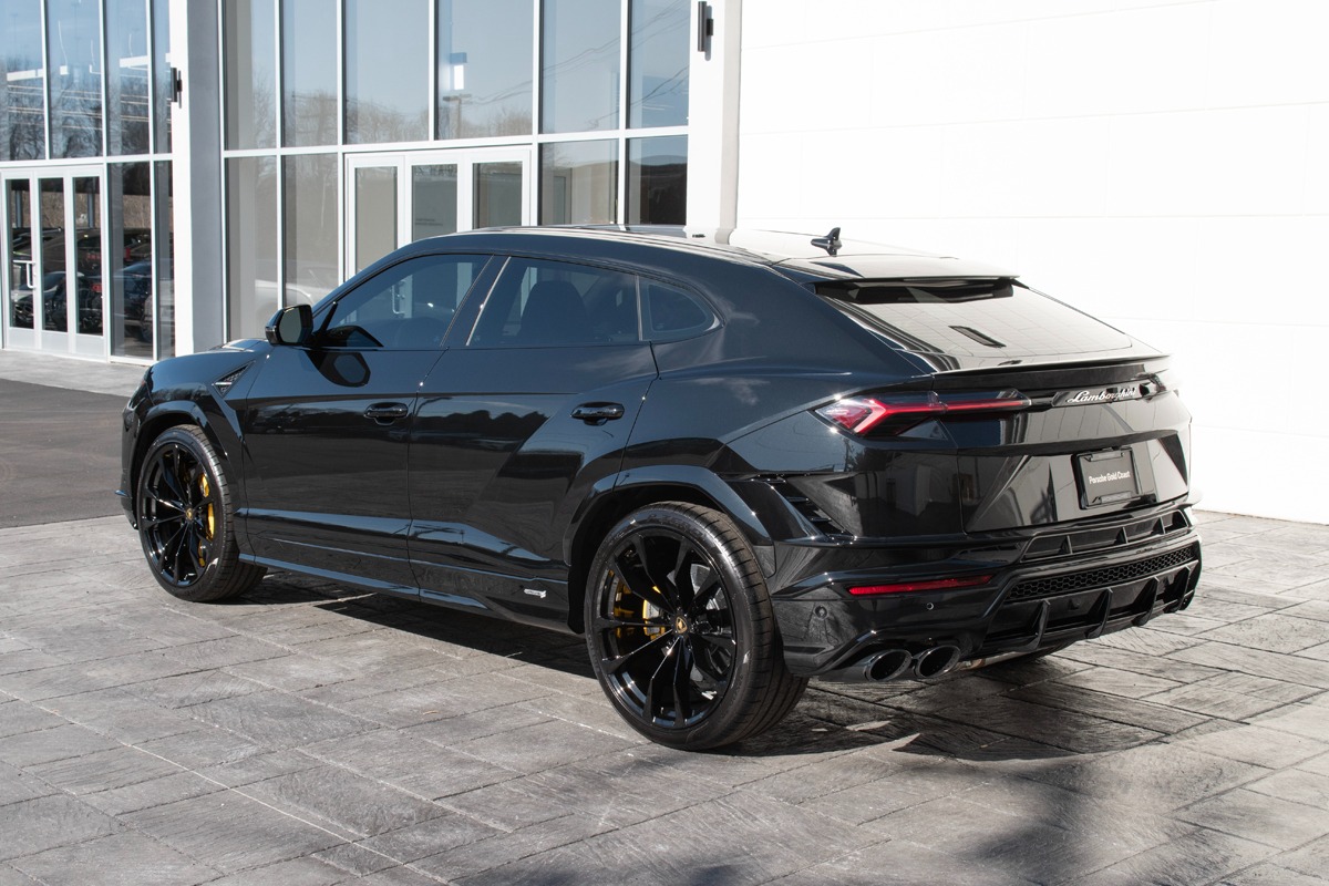 2023 Lamborghini Urus Image 2