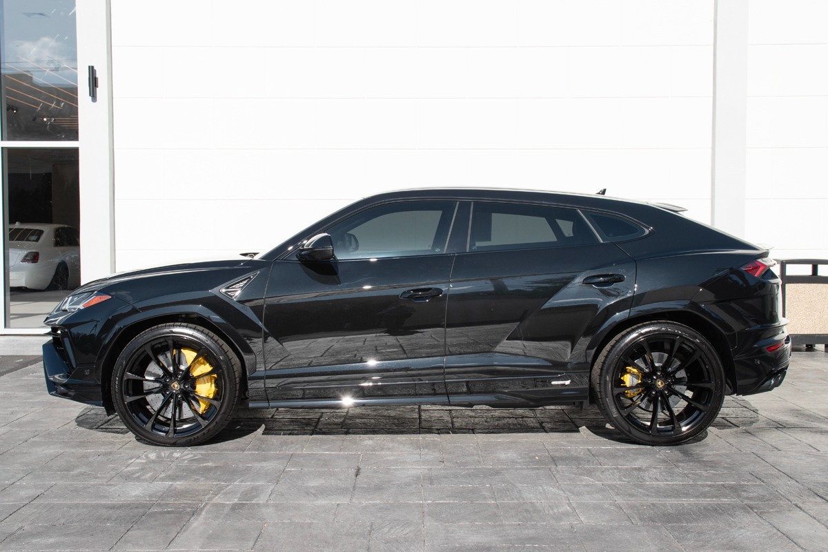 2023 Lamborghini Urus Image 3